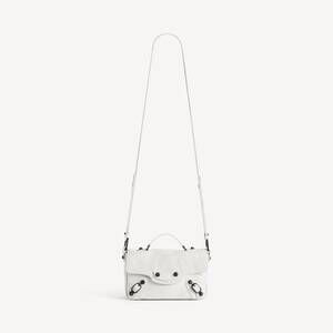 亮白色LE CITY NANO翻盖包